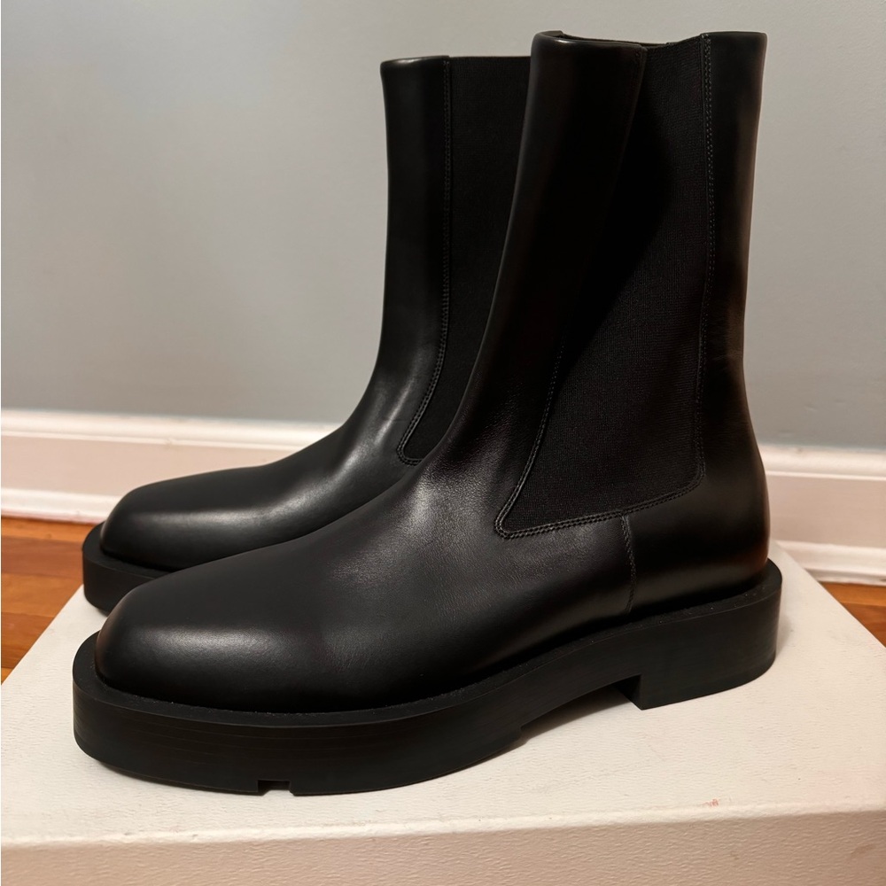 GIVENCHY authentic black boots brand new US size: 8 1/2